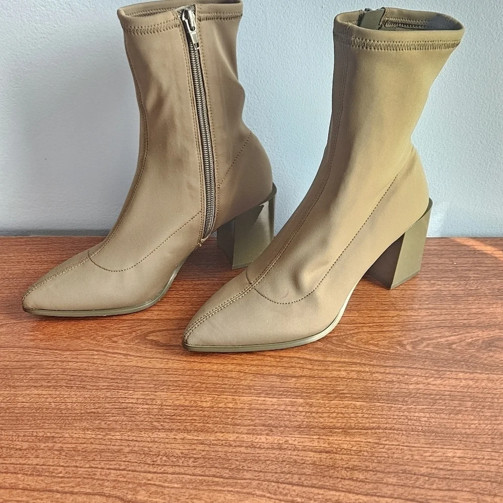 Aldo Adwigocia Sock Boots Size 6 Block heel Zip Closure Rubber sole GREEN
